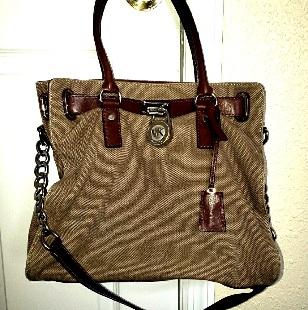 Authentic Michael Kors handbag with should…
